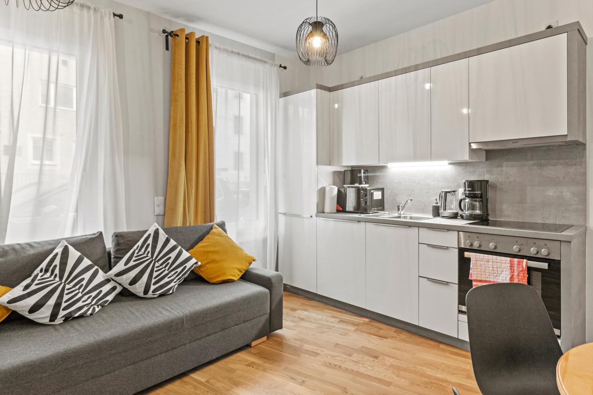 1 Min To Public Transport - 3 Min To Supermarket And Pharmacy - On-site Parking For 19,90 Eur